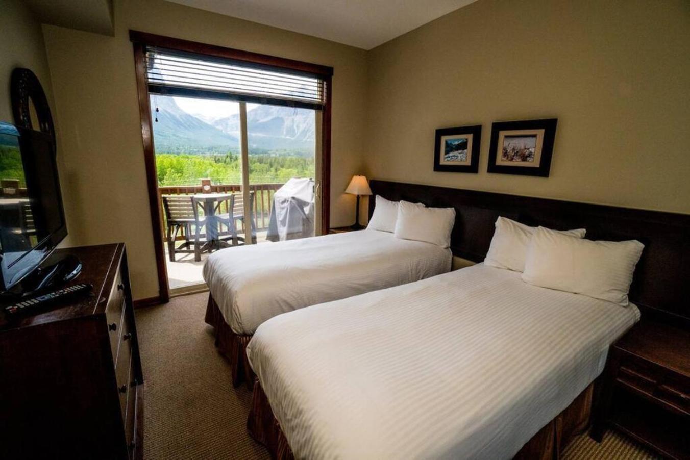 Spacious Penthouse Suite-King Beds-Pool & Hot Tub Canmore Exteriér fotografie