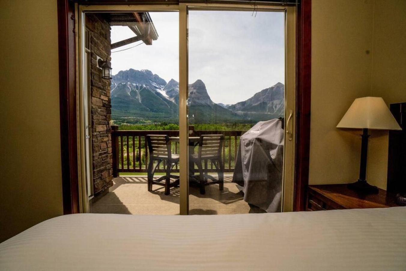 Spacious Penthouse Suite-King Beds-Pool & Hot Tub Canmore Exteriér fotografie