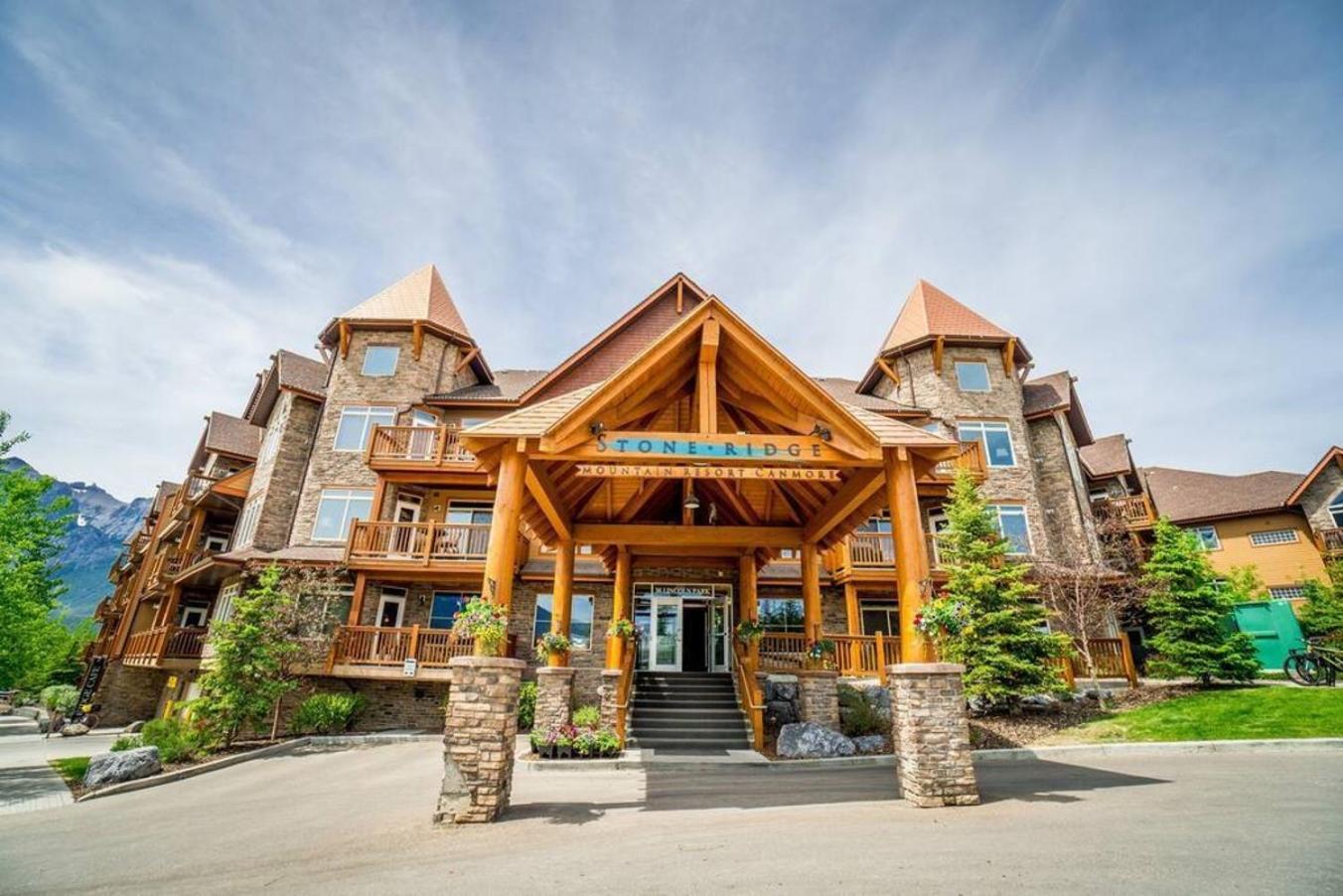 Spacious Penthouse Suite-King Beds-Pool & Hot Tub Canmore Exteriér fotografie