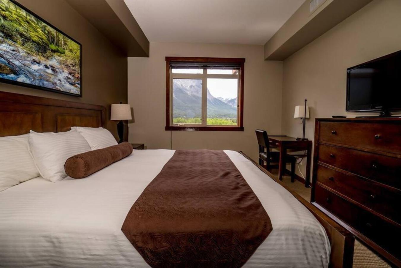 Spacious Penthouse Suite-King Beds-Pool & Hot Tub Canmore Exteriér fotografie