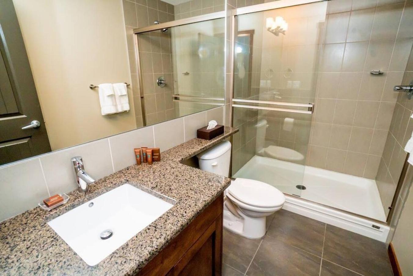 Spacious Penthouse Suite-King Beds-Pool & Hot Tub Canmore Exteriér fotografie