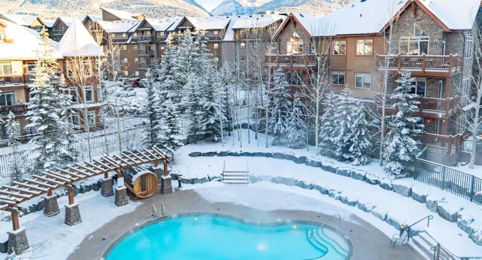 Spacious Penthouse Suite-King Beds-Pool & Hot Tub Canmore Exteriér fotografie