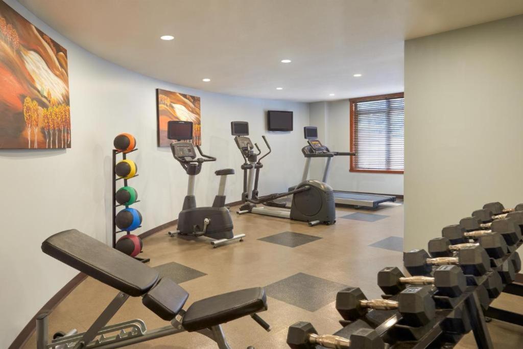 Spacious Penthouse Suite-King Beds-Pool & Hot Tub Canmore Exteriér fotografie